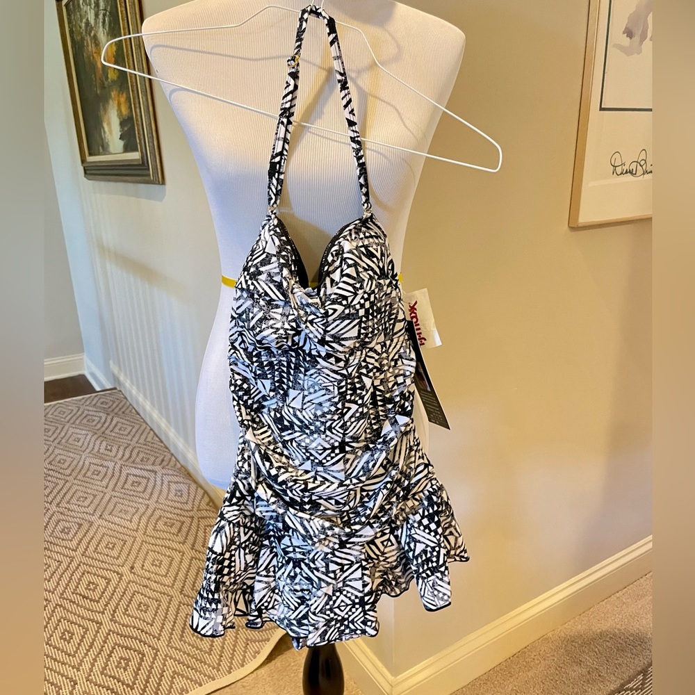 NWT Black and White Shore Shapes Skirted Swimsuit